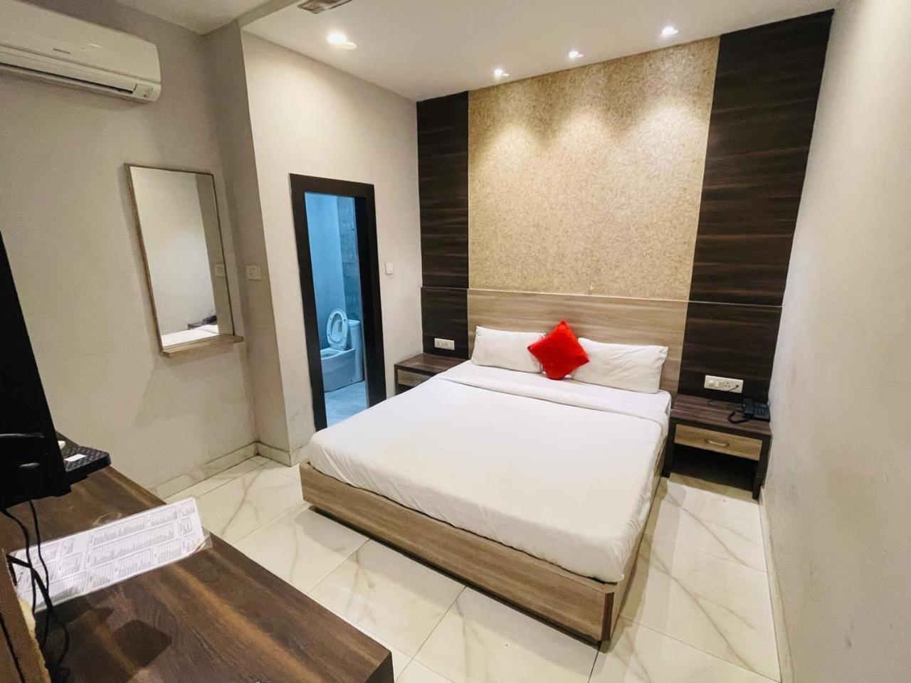 Hotel Megha Inn Lucknow Exterior photo